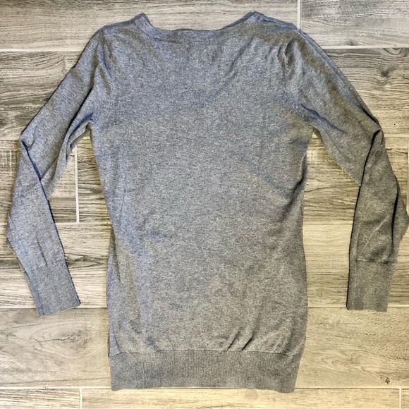 H&M Women’s Basics Grey V-Neck Fitted Long Sleeve Sweater - Small - Picture 2 of 13
